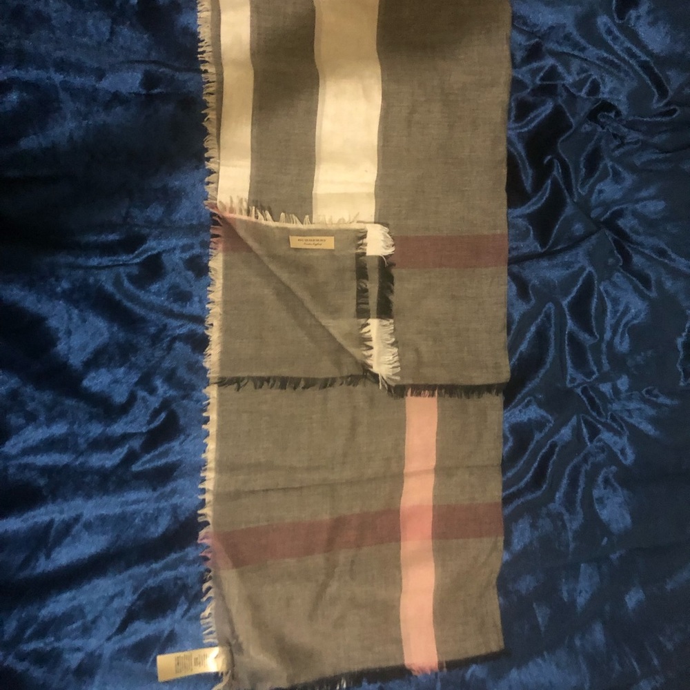 Burberry Relaxed Mega Check Scarf